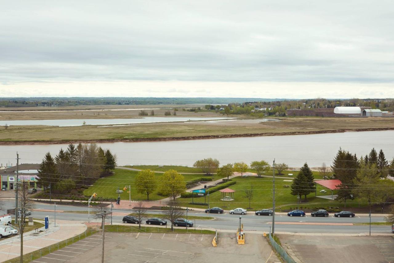 Delta Hotels By Marriott Beausejour Moncton Bagian luar foto