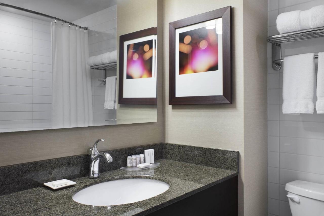 Delta Hotels By Marriott Beausejour Moncton Bagian luar foto