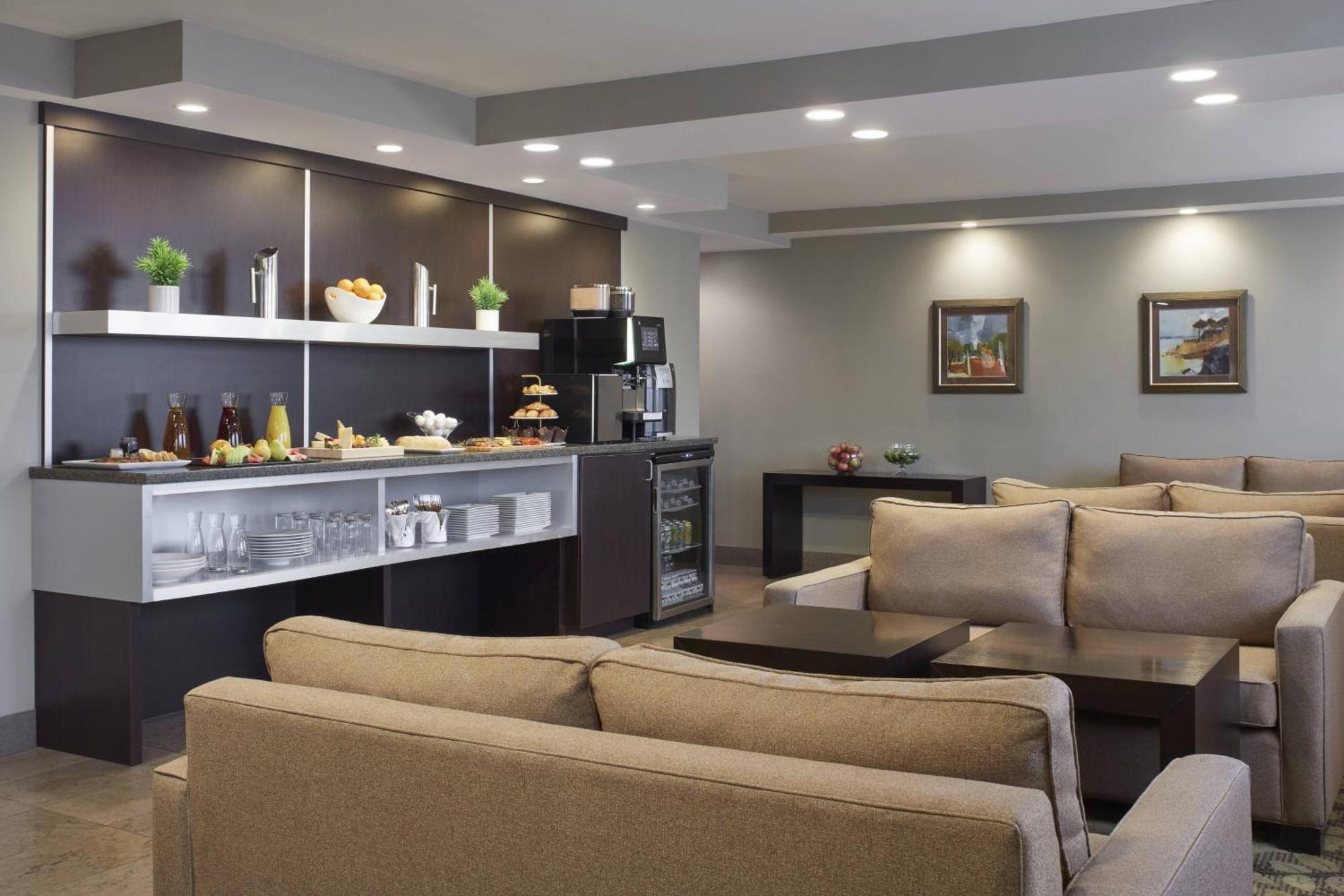Delta Hotels By Marriott Beausejour Moncton Bagian luar foto
