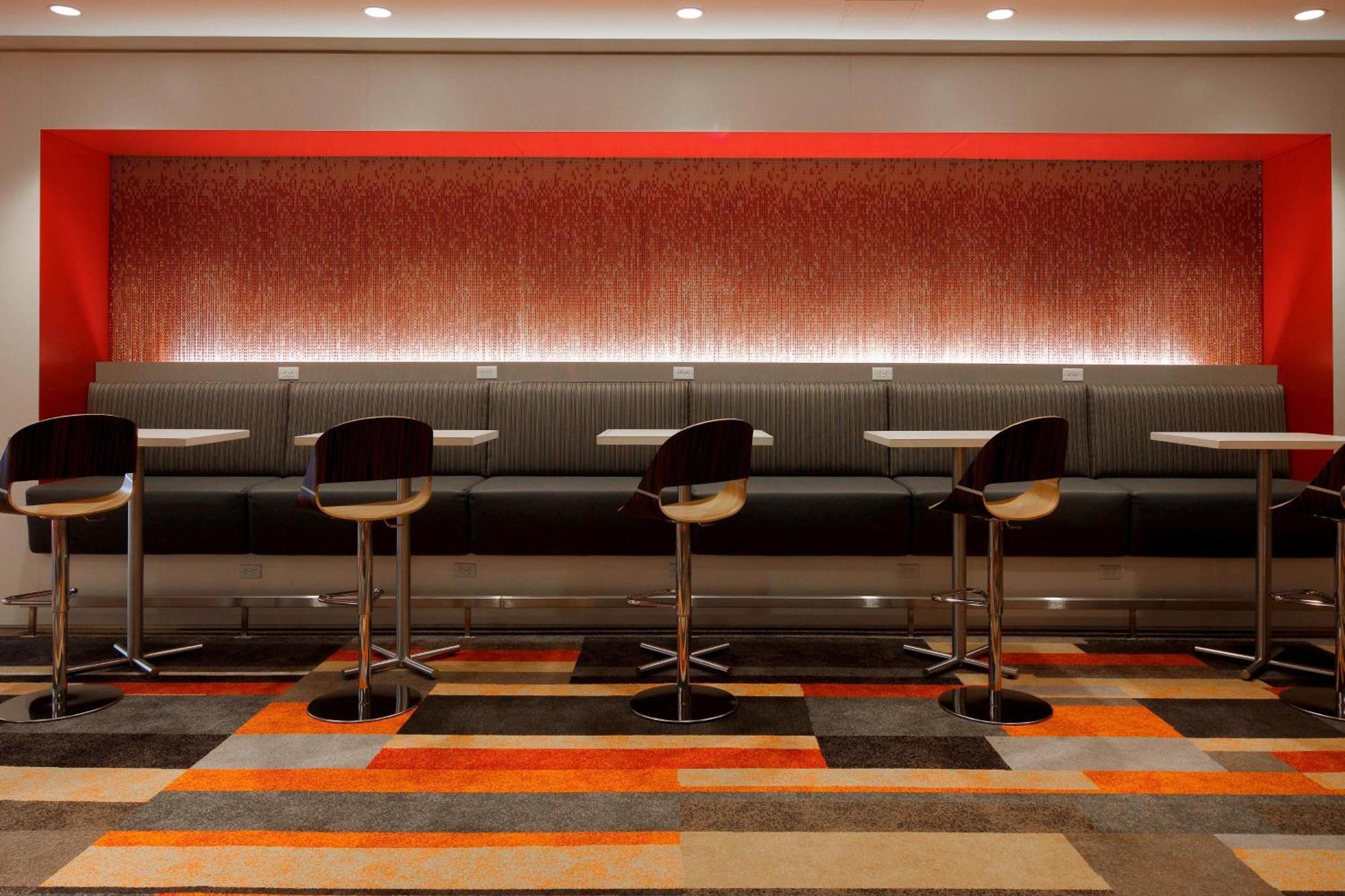 Delta Hotels By Marriott Beausejour Moncton Bagian luar foto
