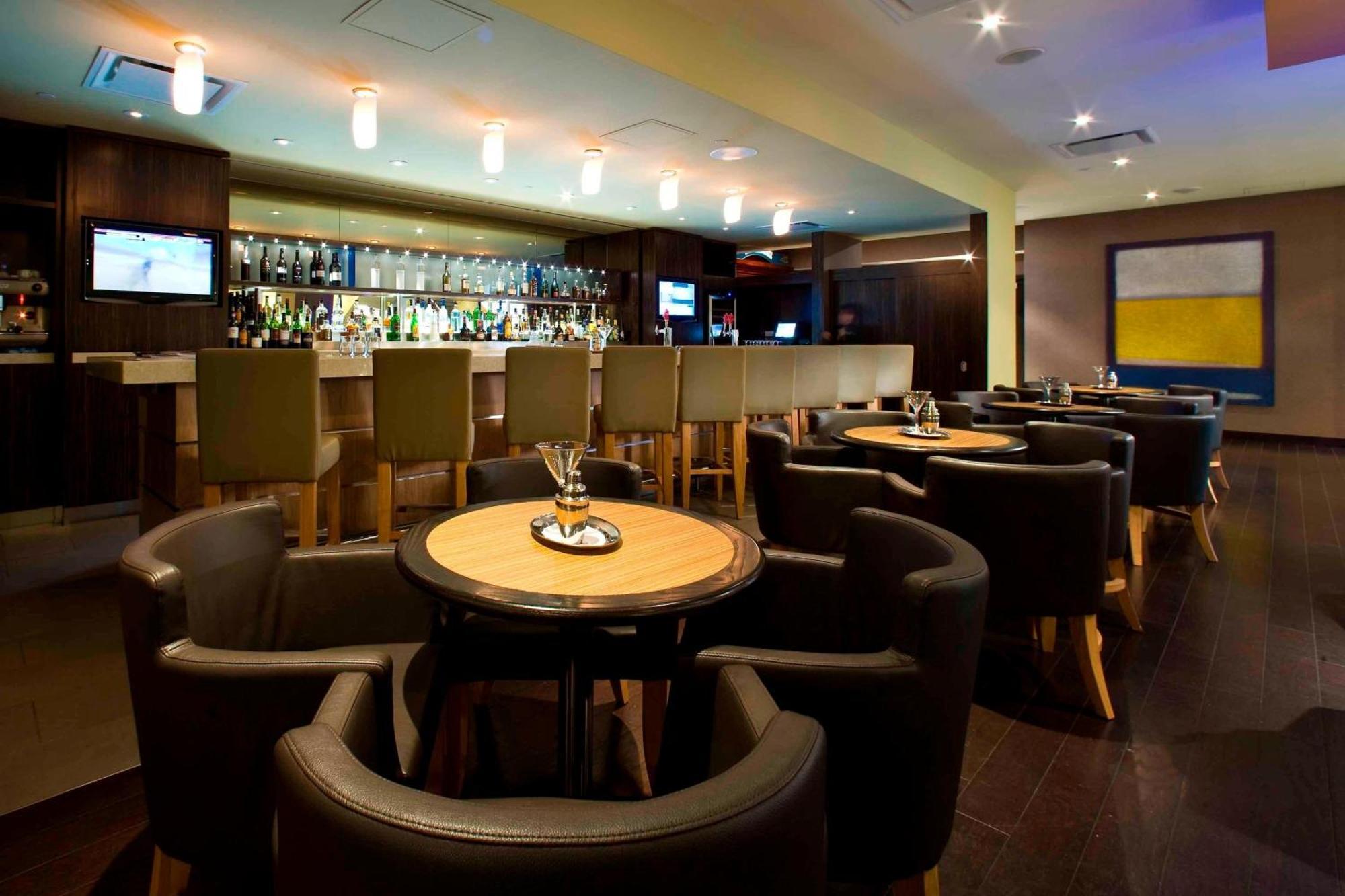 Delta Hotels By Marriott Beausejour Moncton Bagian luar foto