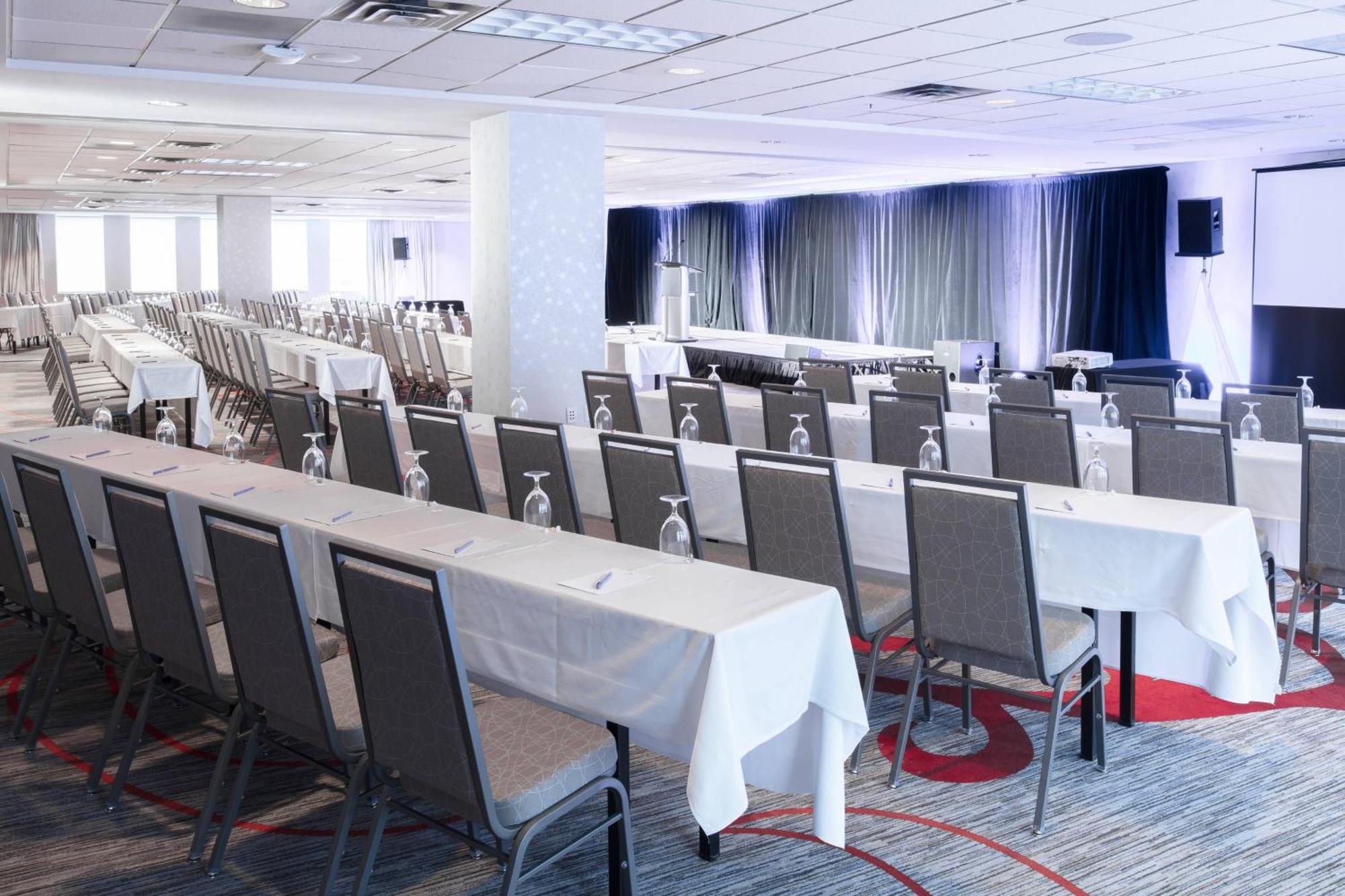 Delta Hotels By Marriott Beausejour Moncton Bagian luar foto
