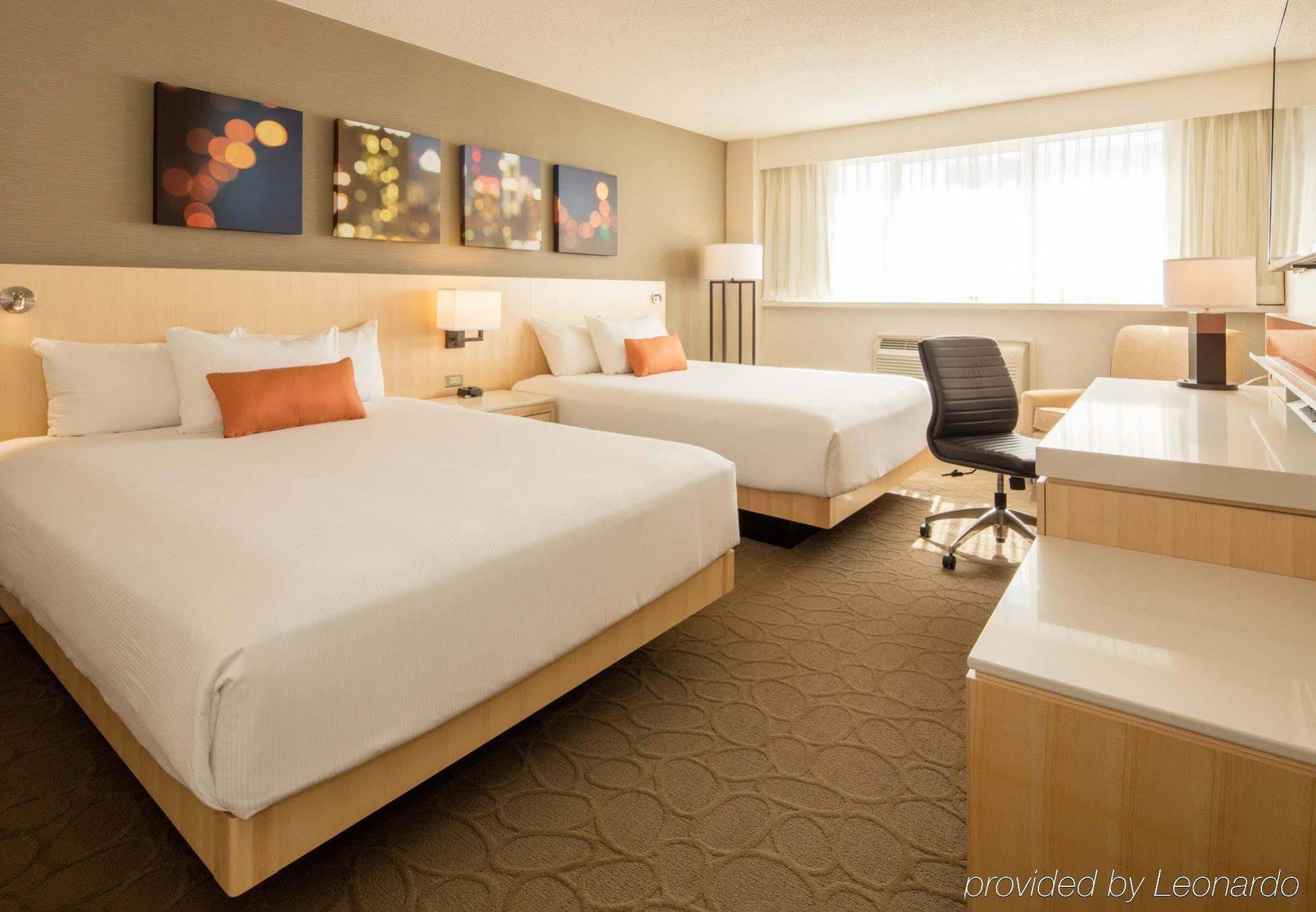 Delta Hotels By Marriott Beausejour Moncton Bagian luar foto